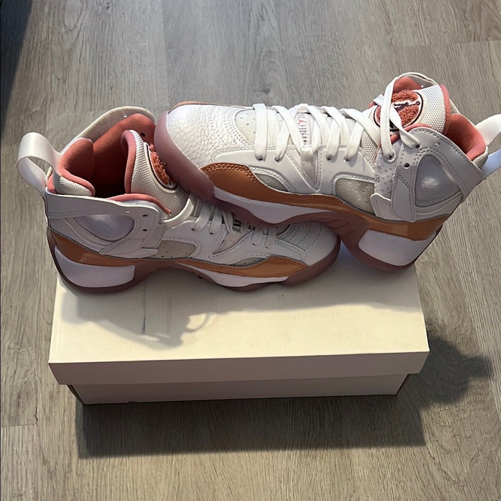 WMNS JUMPMAN TWO TREY
